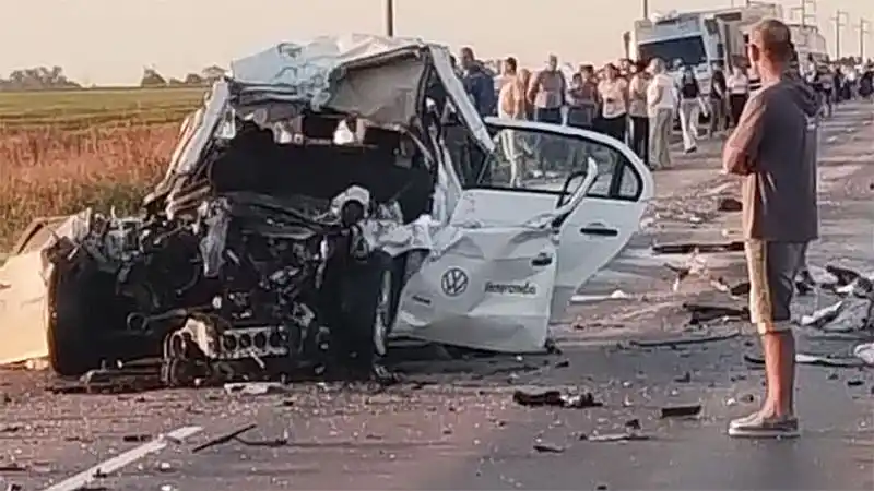 Un muerto y varias personas heridas en un terrible triple choque