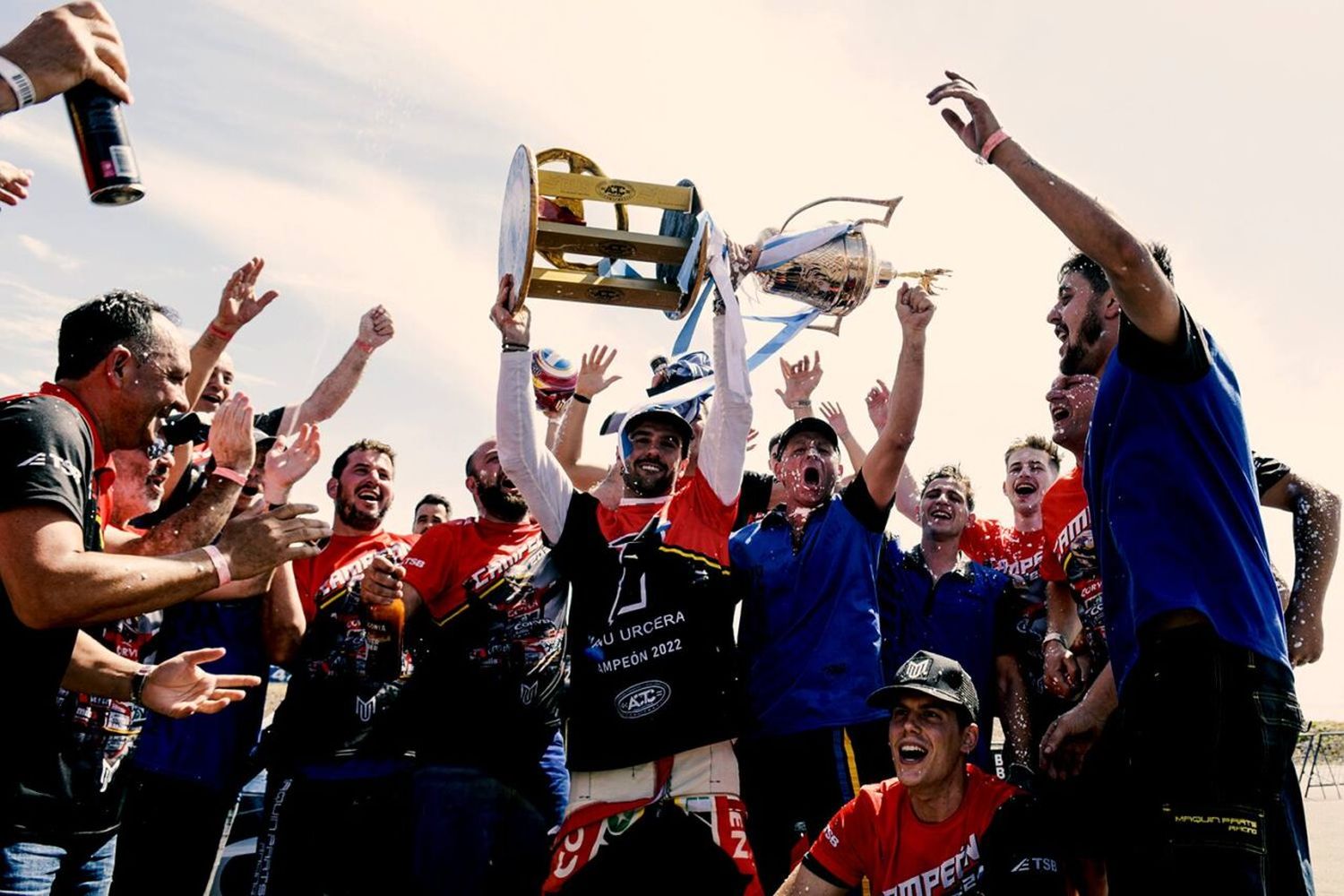 Manu Urcera y el Maquin Parts venadense campeones del Turismo Carretera