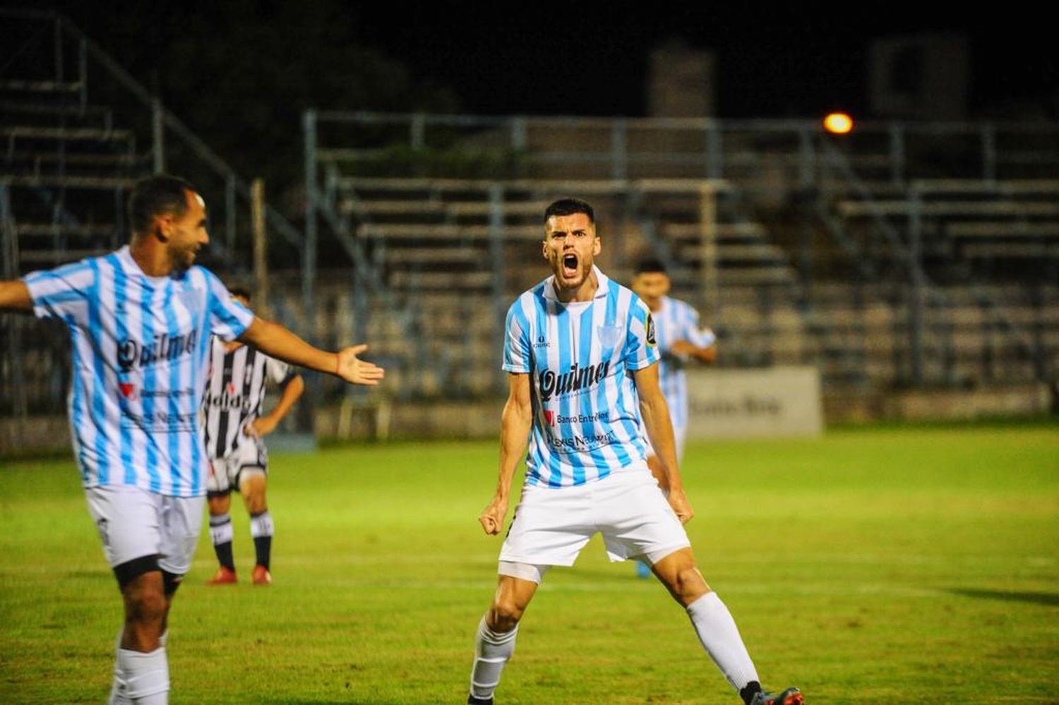 Bonet decoró el resultado con un golazo y llegó a su quinto grito en el torneo.