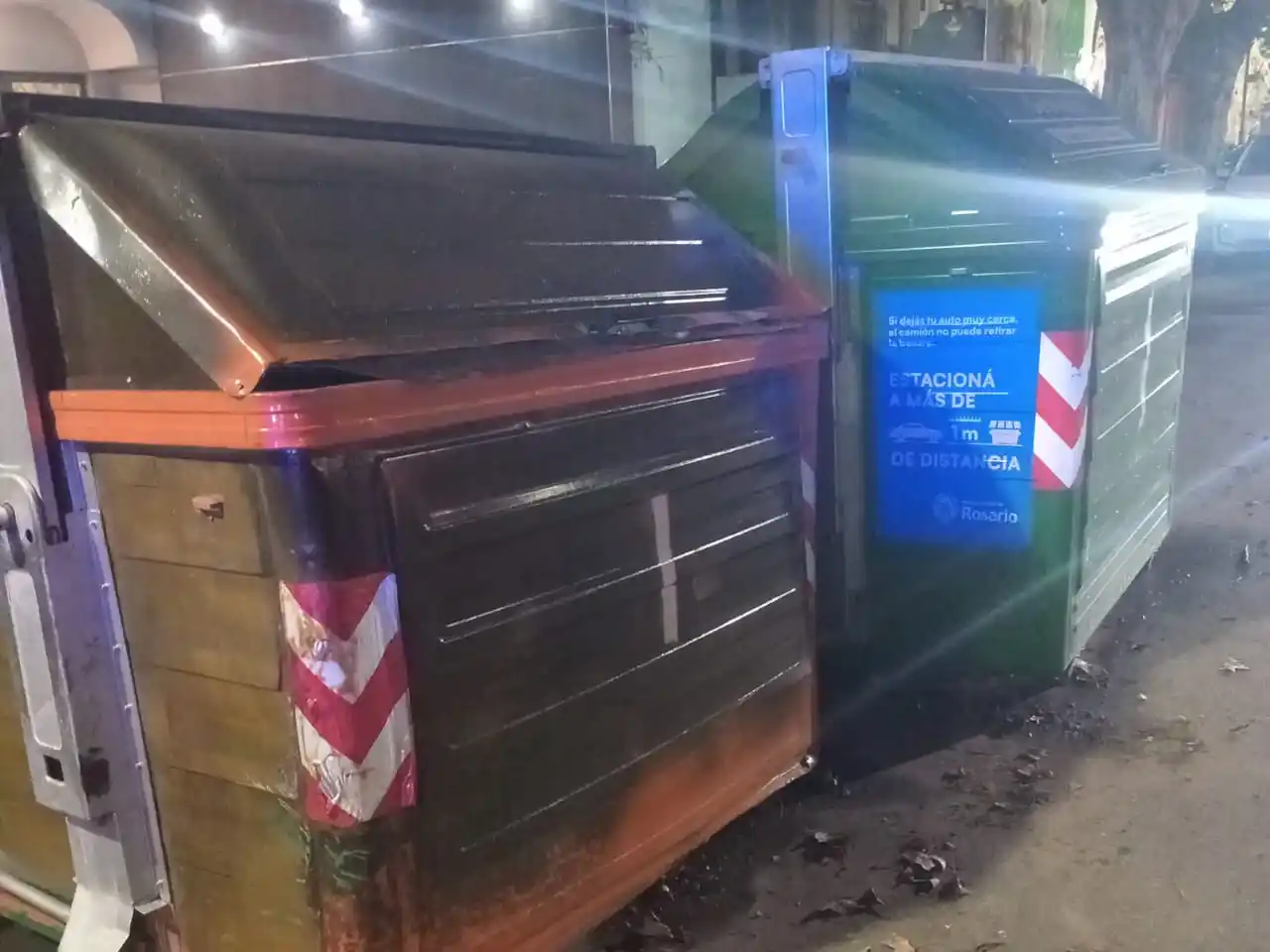 Detuvieron a un hombre que incendió dos contenedores de basura en Oroño y Jujuy.