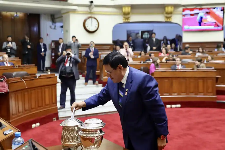 Alejandro Soto durante la votación para la Presidencia del Congreso en Lima.
