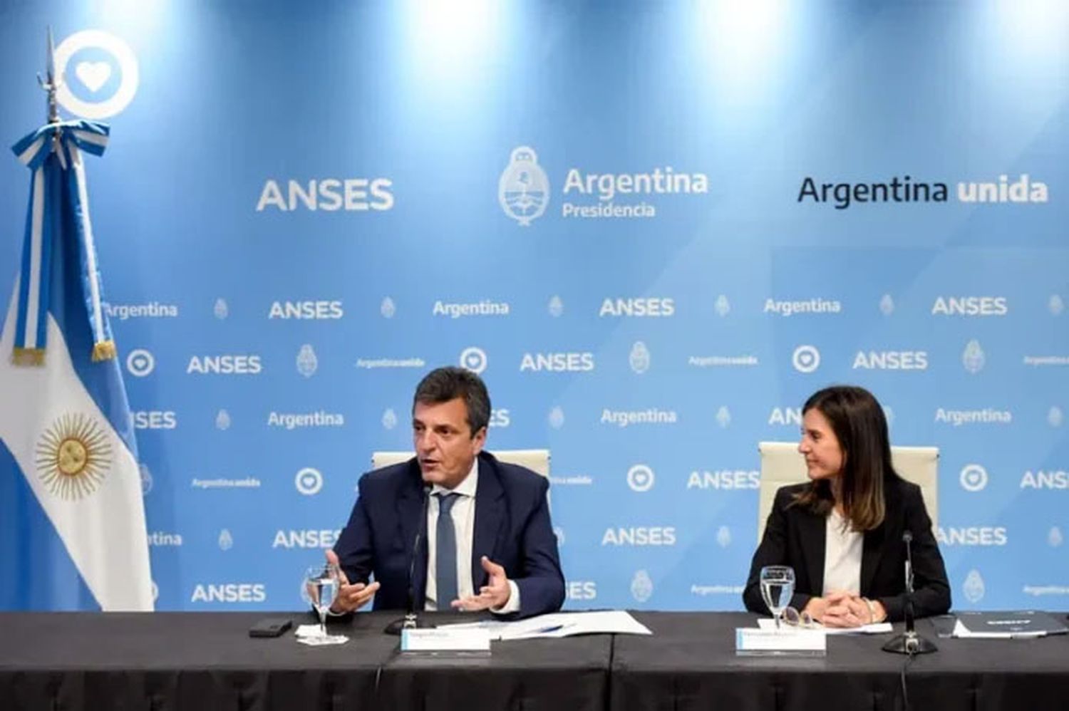 Aumento para jubilados, 15,6% y un bono