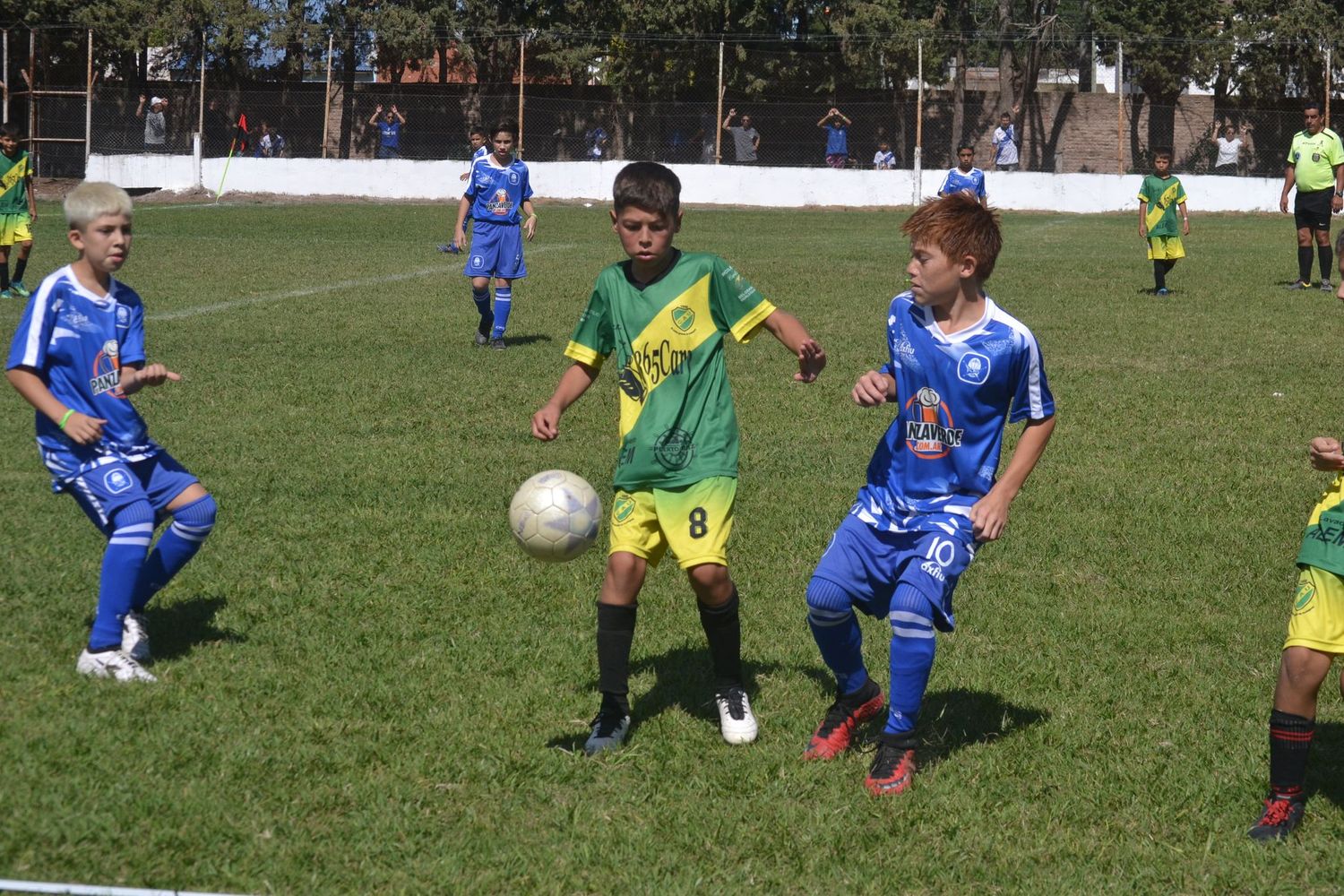 Atractivos partidos se vieron a lo largo de todo el certamen en donde los chicos disfrutaron e hicieron el deleite de los mayores.