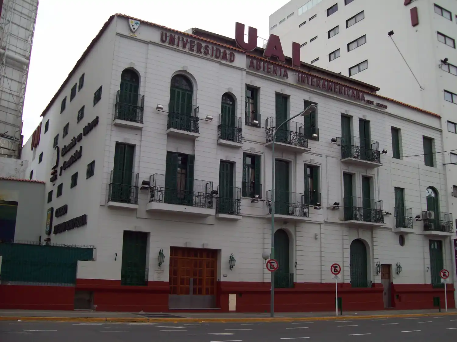 Una estudiante se arrojó del piso 11 de una universidad en San Telmo