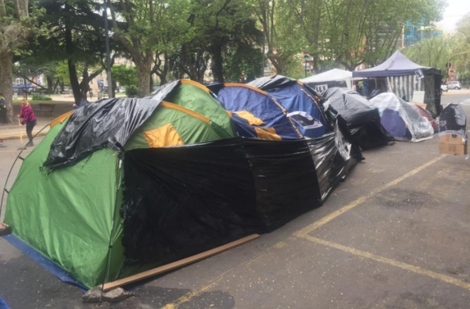 Levantaron el acampe frente al Municipio