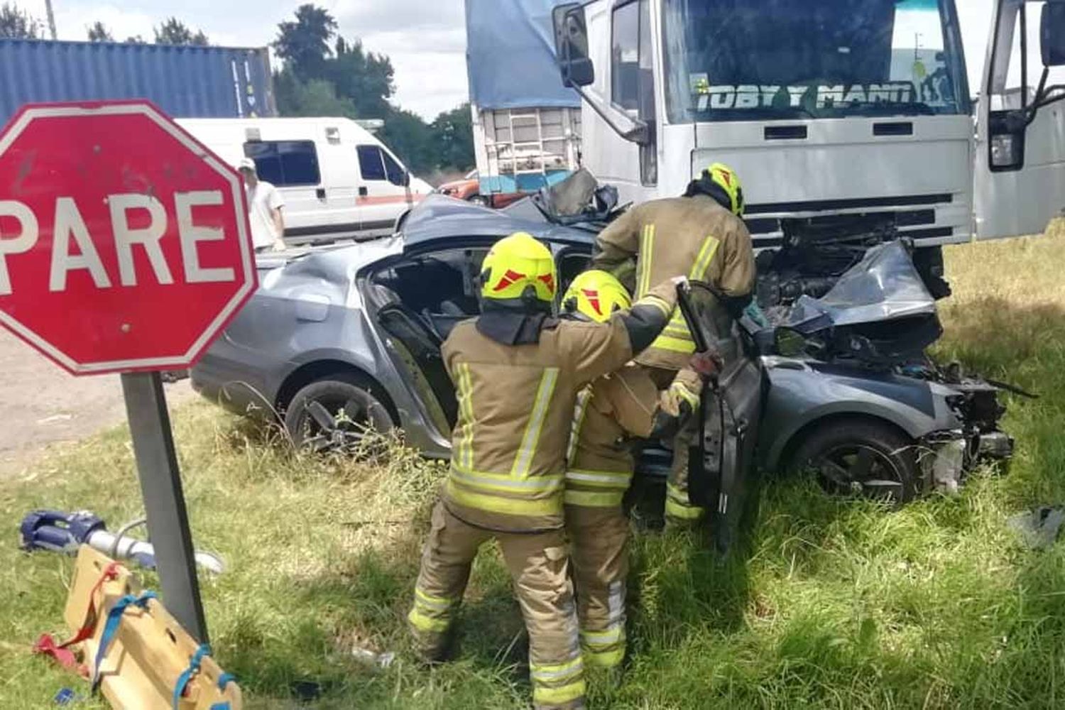 Un tandilense y su esposa perdieron la vida en  un choque frontal con un camión en la Ruta 3