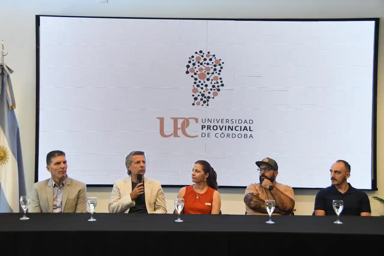 El anuncio fue entre autoridades municipales y de la UPC.