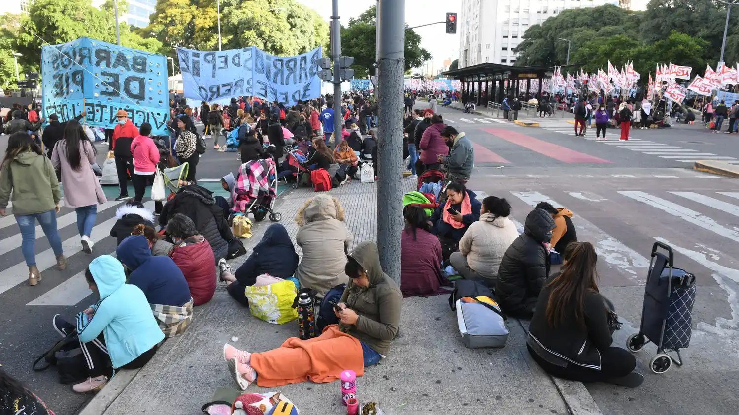 El Gobierno nacional lanzó una línea para que beneficiarios denuncien amenazas de los punteros.