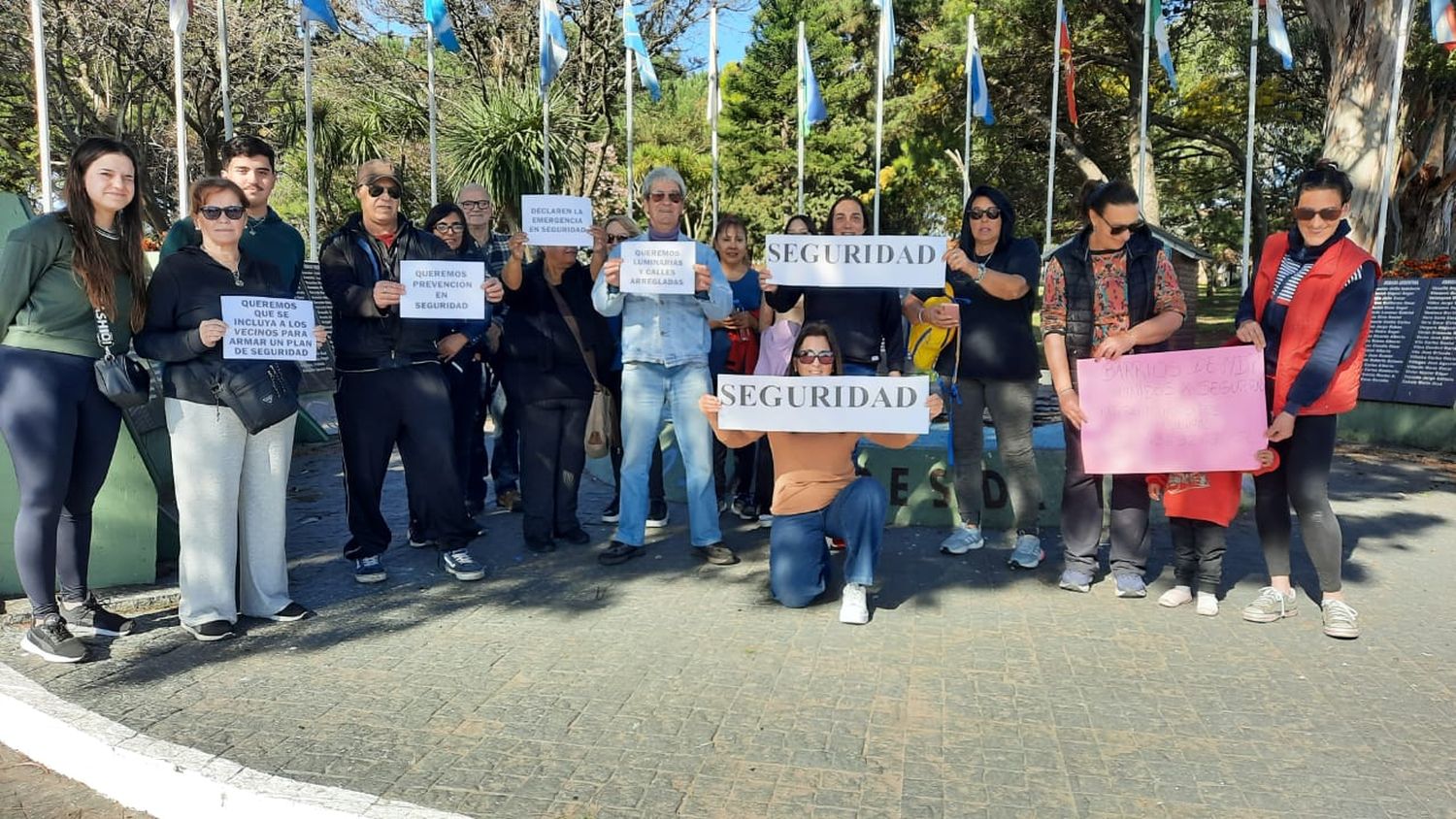 Exitosa primera jornada de protesta y recolección de firmas para que declaren la "emergencia en seguridad"