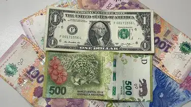 El dólar blue bajó $35, perforó el piso de $900 y llegó al menor valor en un mes