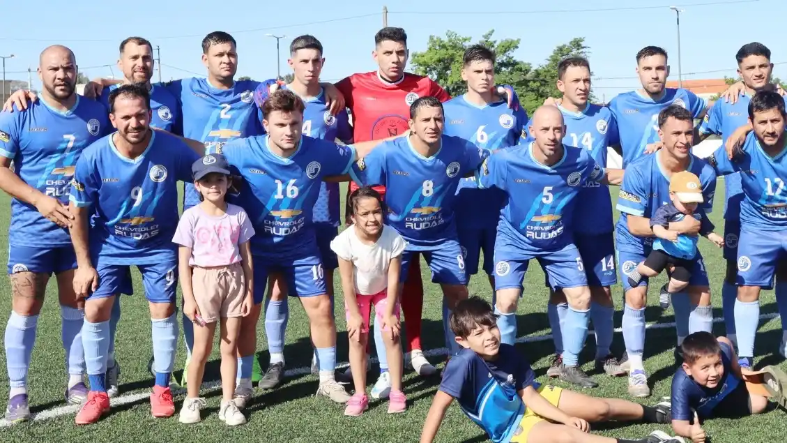 Salto Grande quedó a un punto del ascenso en el fútbol local