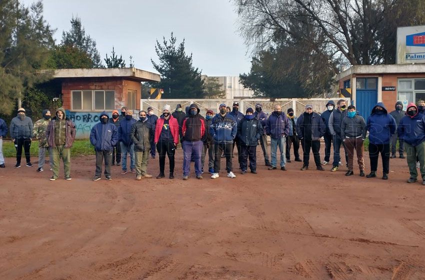 Ladrilleros denuncian extorsión para que acepten la reducción del sueldo
