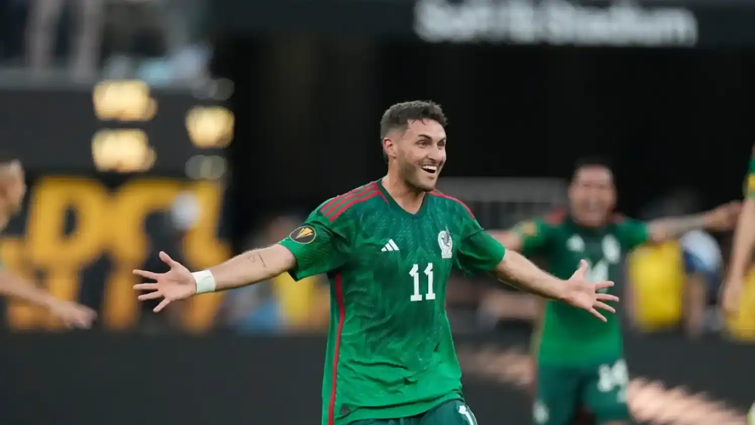 Santiago Giménez, el argentino que ilusiona a México con sus goles.