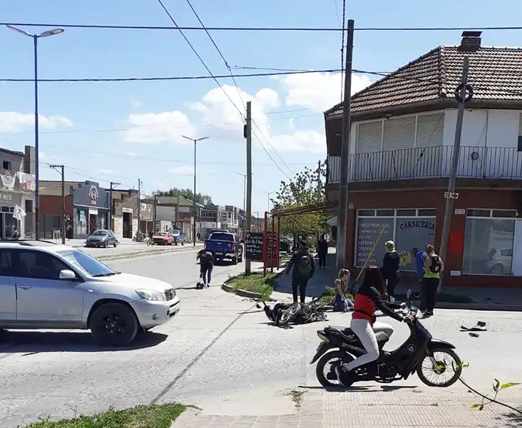 Dos motociclistas con heridas tuvieron que ser hospitalizadas