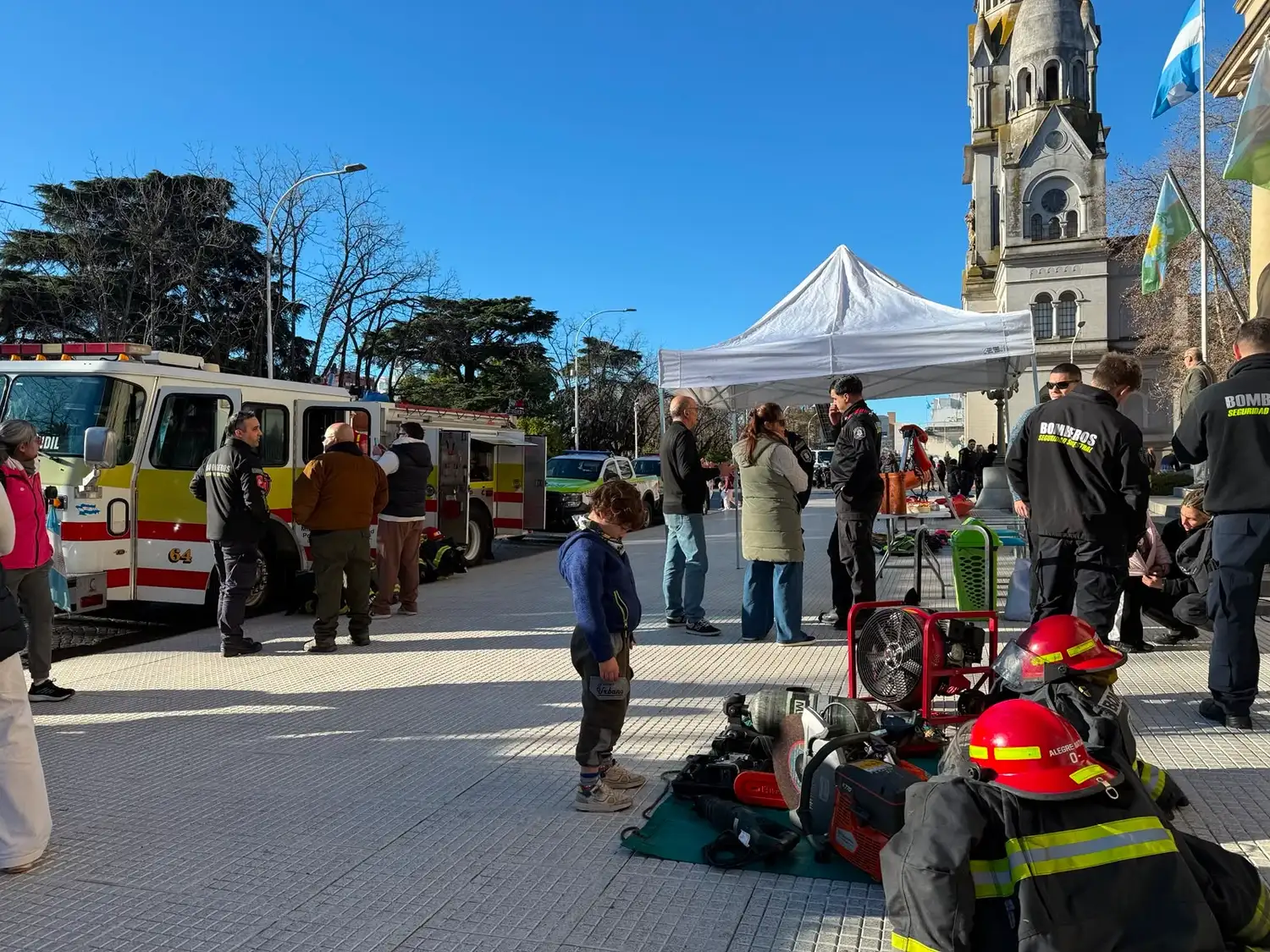 Jornada abierta en el Palacio Municipal para conmemorar el 75mo aniversario del Cuartel Central de Bomberos.