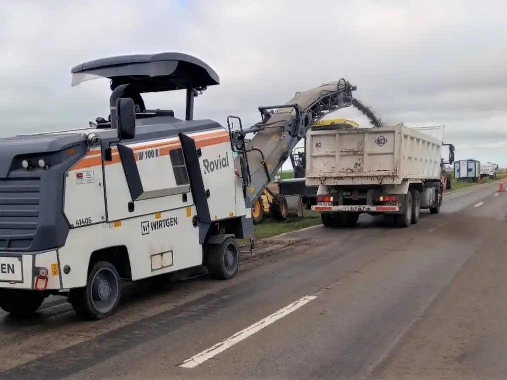 Máquinas viales en la ruta nacional 33. Foto: Vialidad Nacional