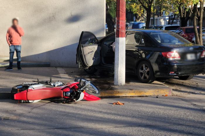 Casi termina dentro de la Guardia del Hospital con el auto | Crédito: RADIO RAFAELA