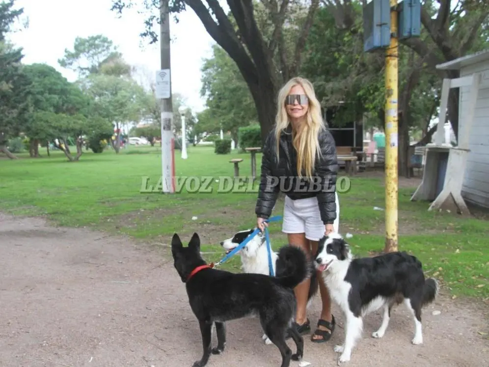Graciela Alfano en la plaza Luis Piedrabuena