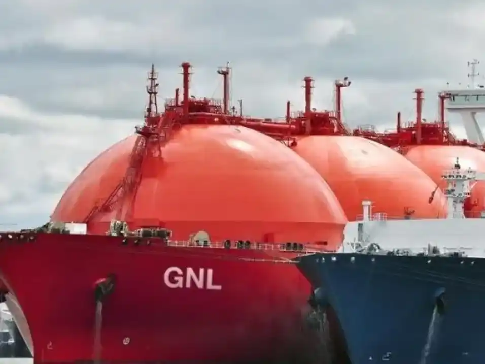 La guerra en Medio Oriente complica la importación de gas para el invierno