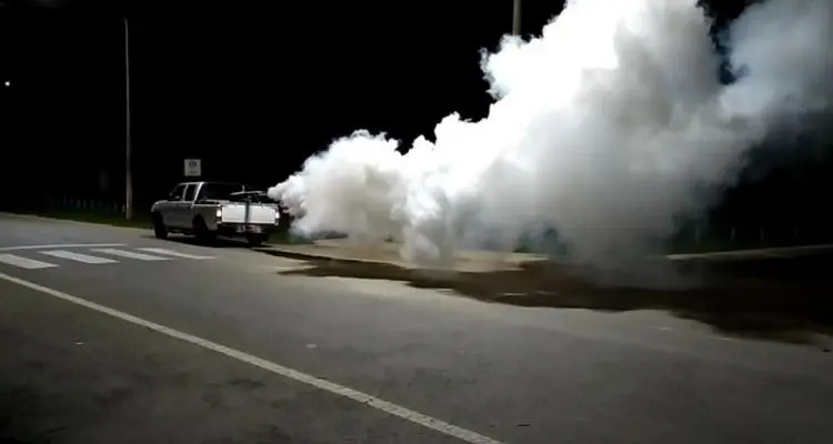 La Dirección de Bromatología fumigó plazas contra los mosquitos