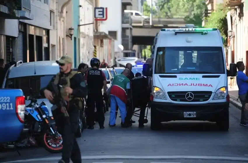 Toma de rehenes en San Telmo: los detenidos son marplatenses y estaban abajo de la cama