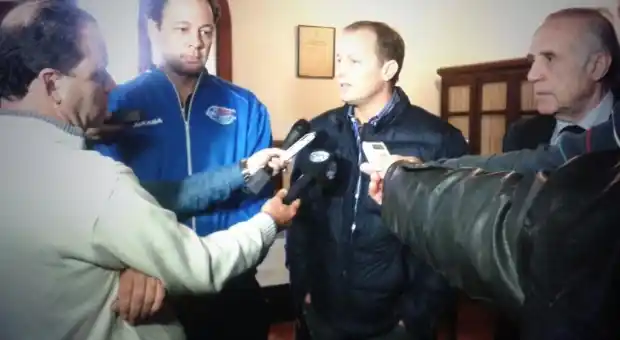 San Nicolás: Insaurralde recorrió el distrito y criticó el Sistema de Salud de Scioli