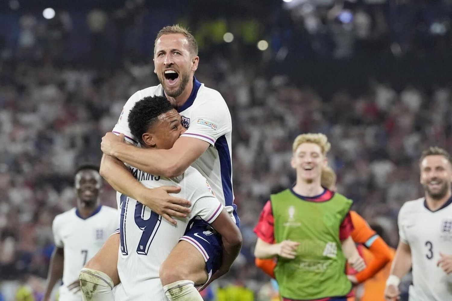 Inglaterra avanzó a la final de la Eurocopa tras vencer a Países Bajos en tiempo de descuento