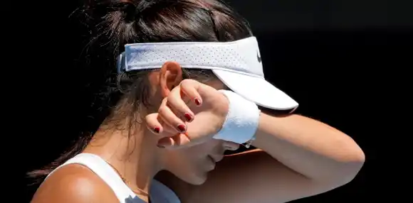 (VIDEO) Drama en el mundo del tenis: Emma Raducanu pidió parar un partido porque su acosador estaba en las gradas