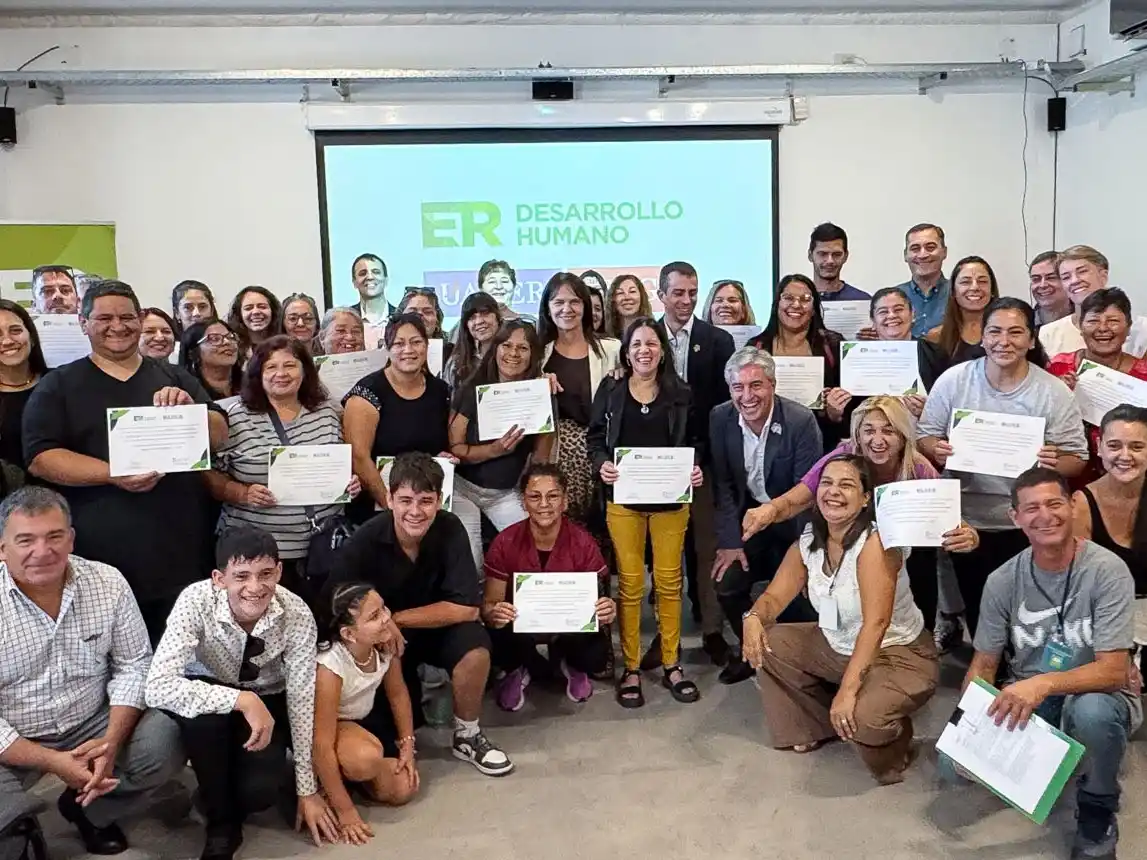 La provincia entregó certificados a cocineros de comedores escolares