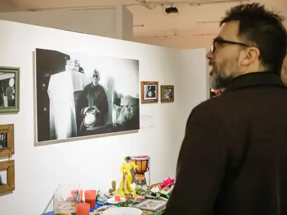 Invitan a un recorrido guiado y clase magistral junto al autor de la nueva exposición