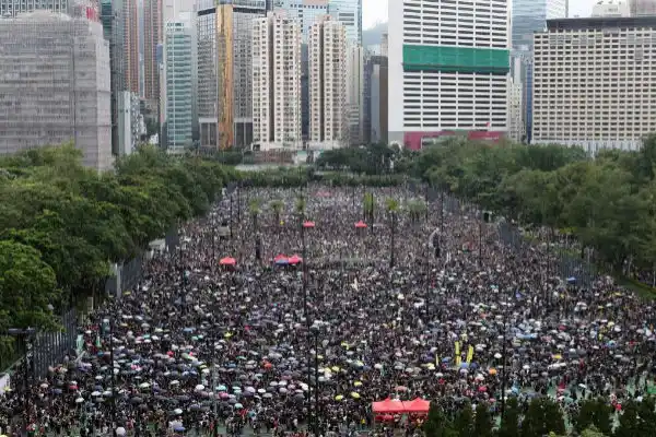 Otra ingente manifestación opositora en Hong Kong redobla el desafío a Pekín