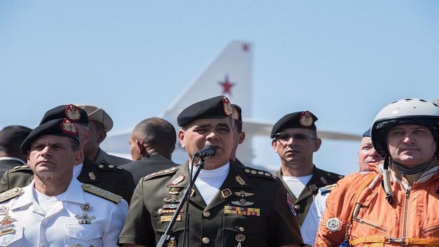 Disidentes de las FARC exigen a Padrino López  cese del fuego a cambio de militares secuestrados