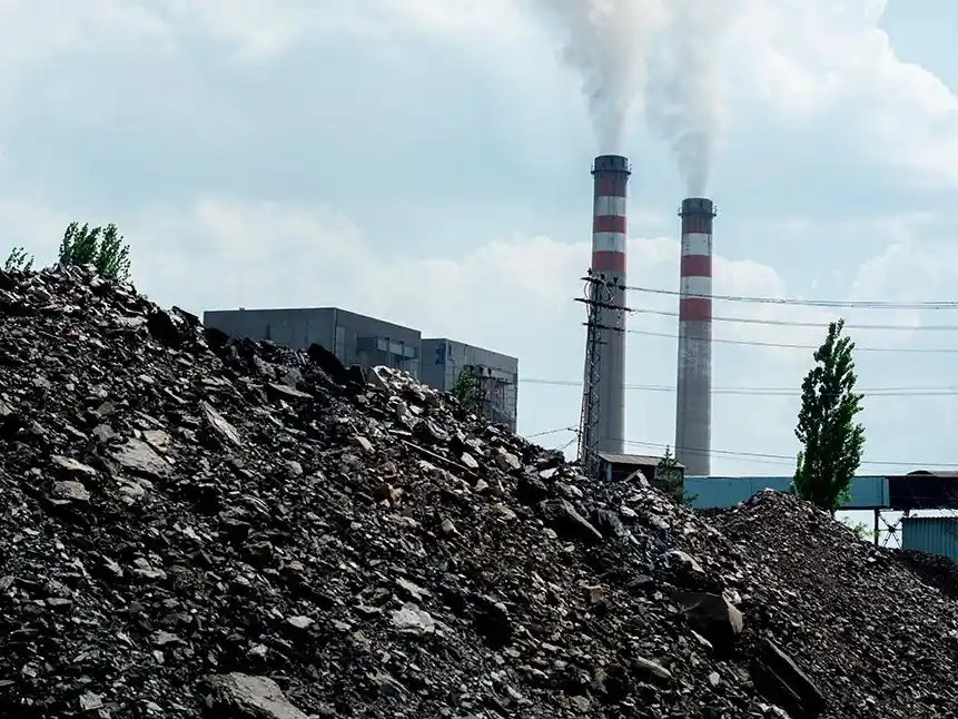 Vecinos reclaman que las emanaciones de la empresa generan una diversa contaminación.