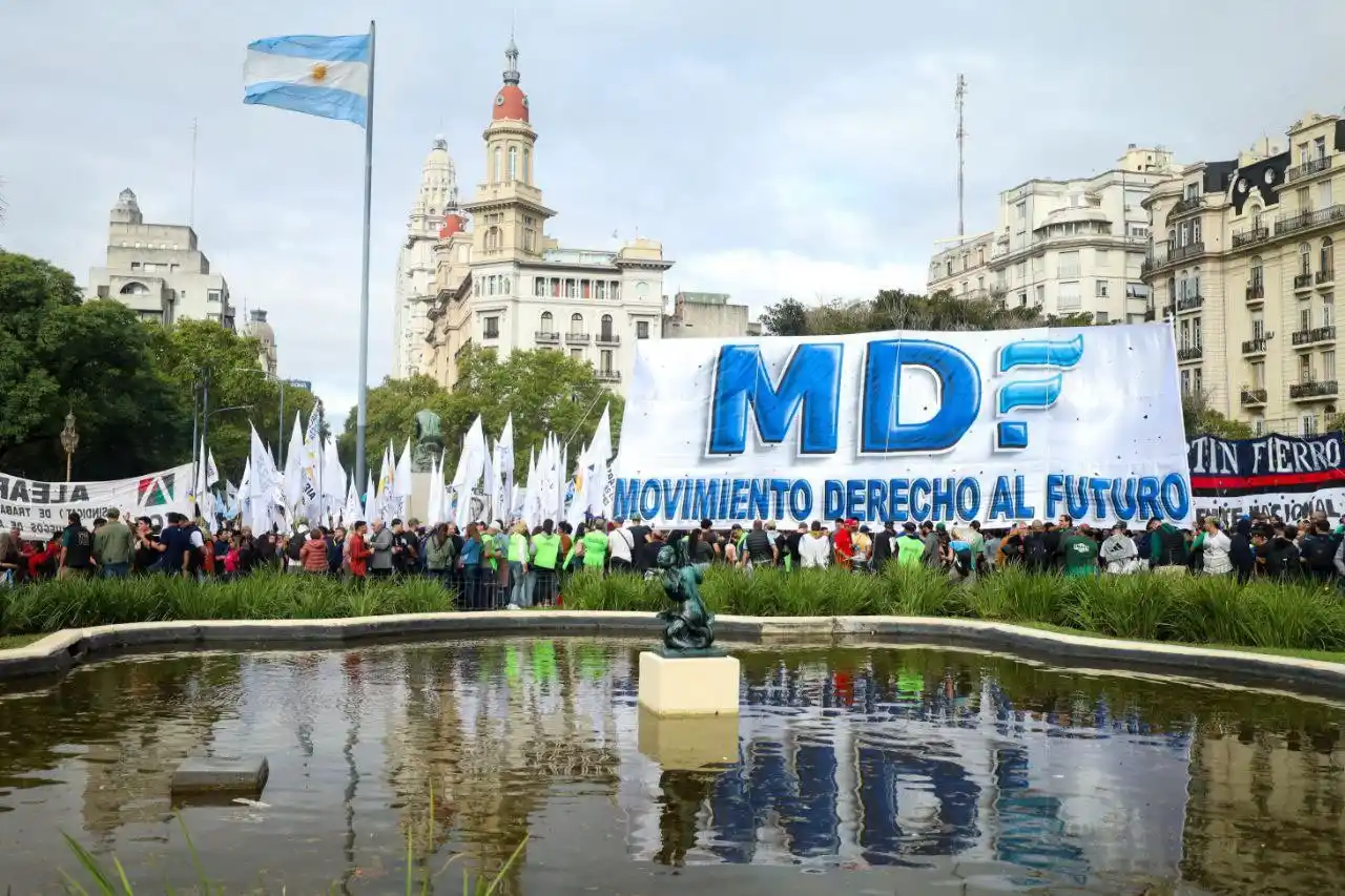 MDF en la marcha a la Plaza de los Dos Congresos.