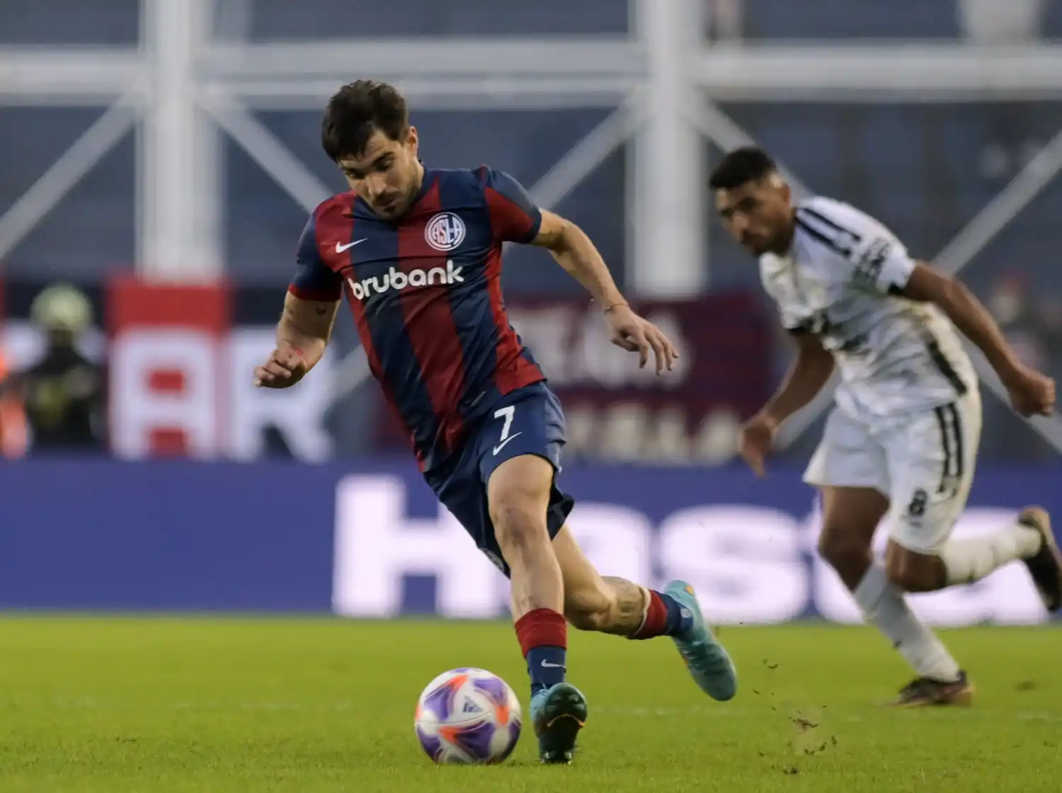 Cerutti en una maniobra ofensiva.