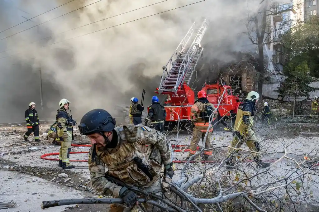 Al menos cuatro muertos en un ataque ruso con drones cerca de Kiev