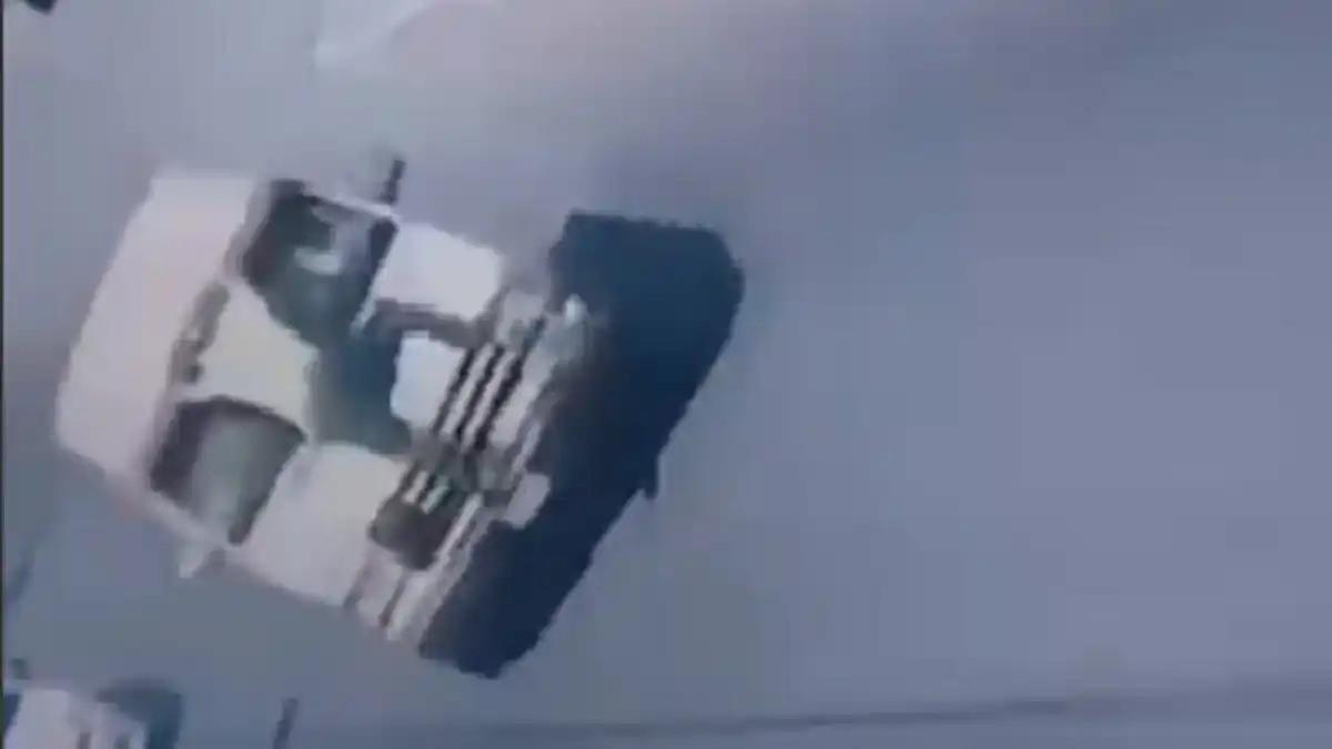 ¡AL MEJOR ESTILO DE HOLLYWOOD! VEA como un policía de tránsito en Maturín se guinda de un vehículo infractor (+VIDEO)