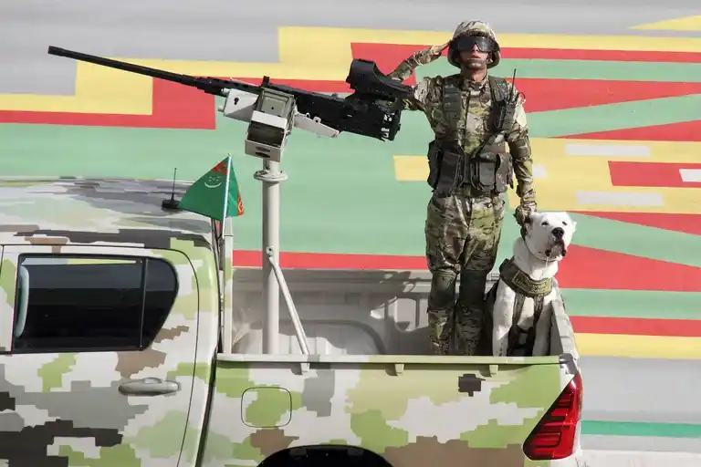 Tensión en Afganistán: enfrentamientos entre talibanes y fuerzas turcomanas