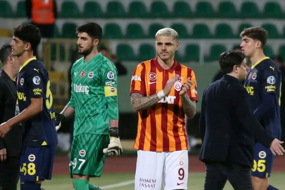 El encuentro empezó a las 20.30 locales