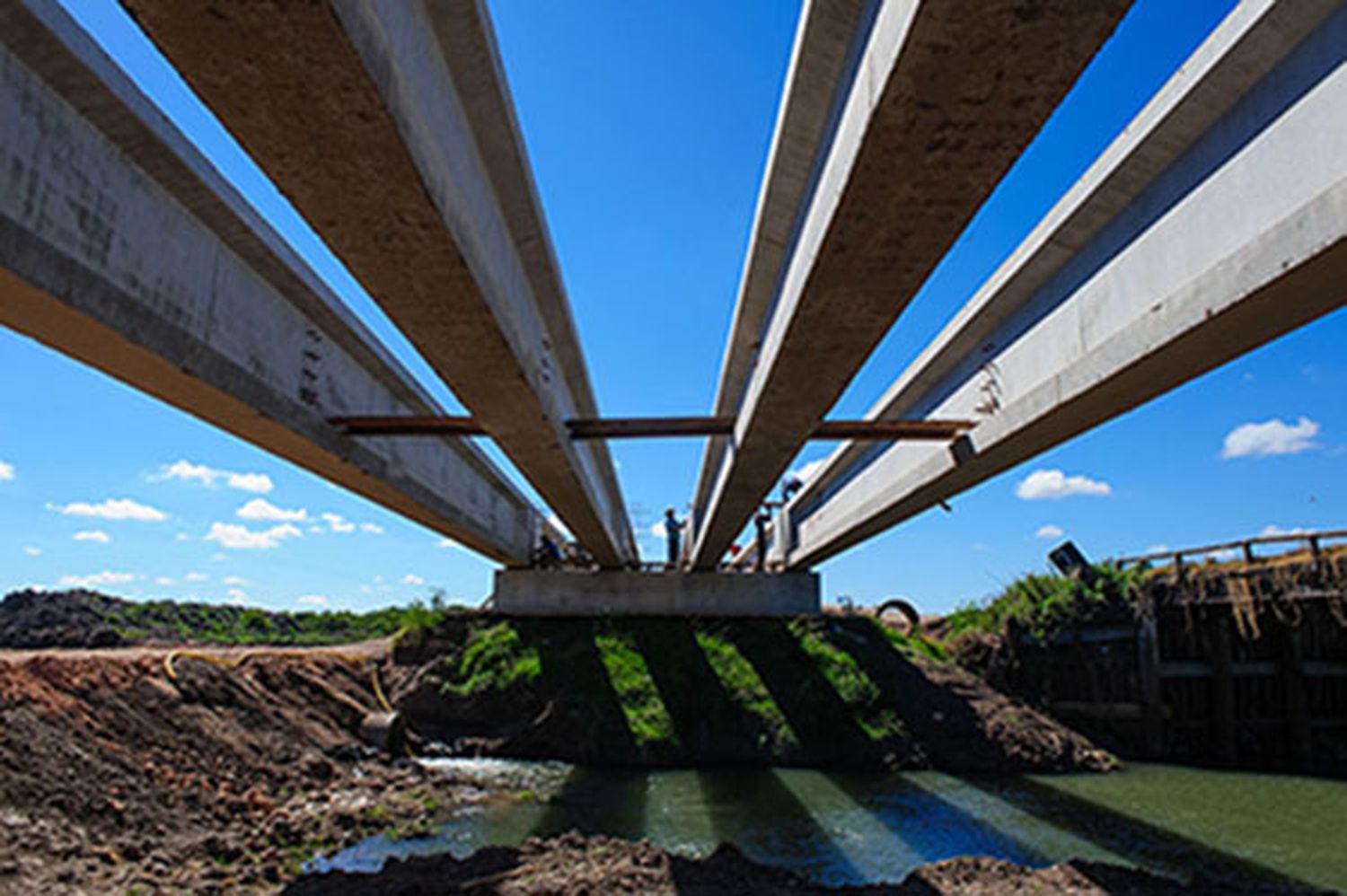 Avances en la obra del puente sobre el arroyo San Antonio