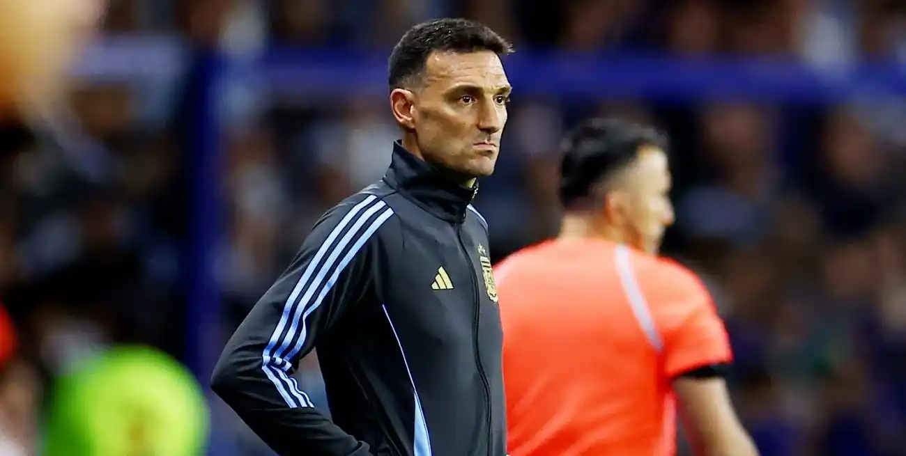 Scaloni sabe que no debe permitir que el nivel de excelencia decaiga y por eso analiza si la fidelidad debida a los campeones debe continuar o si es necesario algún cambio de rumbo. Foto: REUTERS