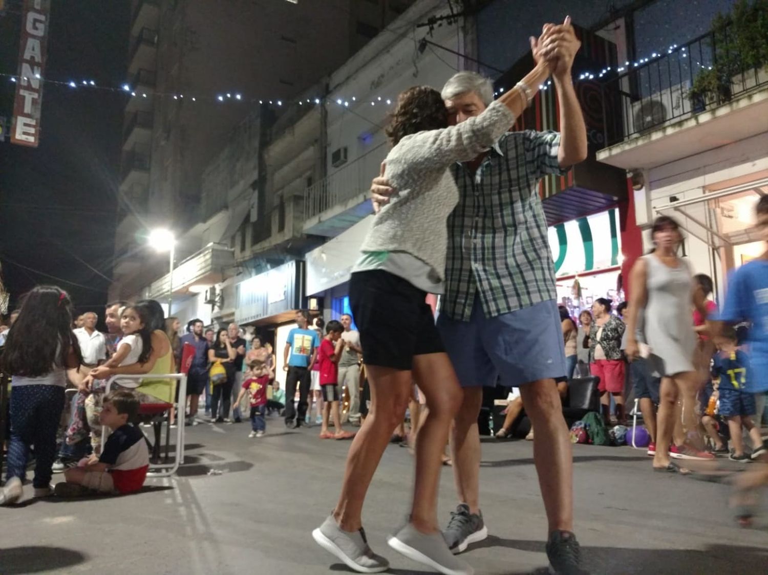 Organizan un nuevo paseo peatonal del Centro Comercial a cielo abierto