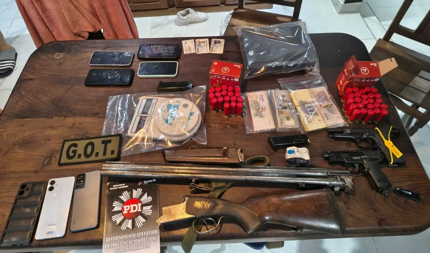 VIDEO | Megaoperativo en Santa Fe y la región: 33 allanamientos, 12 detenidos y secuestro de armas y drogas