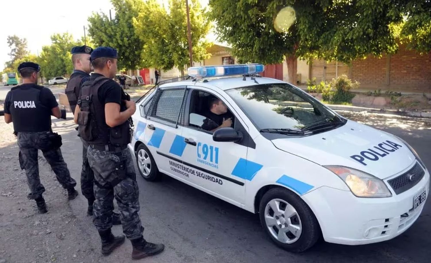 Violento choque de un auto donde viajaba una familia contra dos caballos, una menor de edad murió