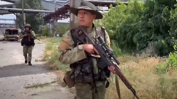 ¡INVASIÓN RUSA! Difunden video de mercenarios prorrusos castrando a un prisionero ucraniano