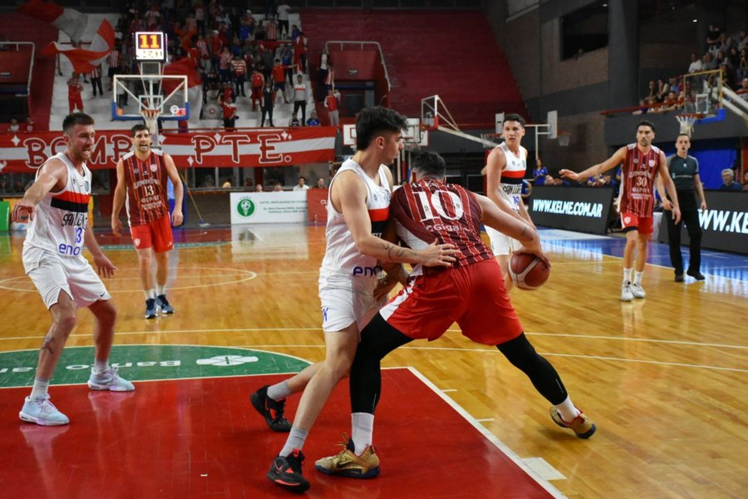 Victoria de Unión SF en su debut en la LNB