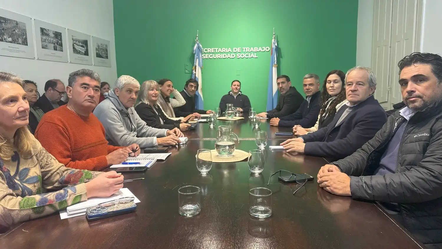 El gobierno elevó el básico y ofreció mejoras para docentes