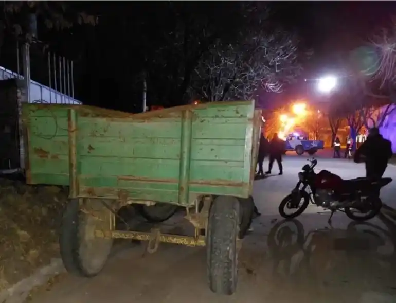 Tragedia en el norte de la provincia: un menor de edad chocó contra un acoplado estacionado y falleció en el acto