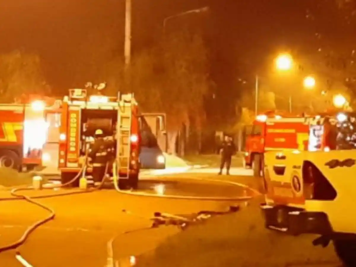 Villa María: Cargaba combustible fumando, provocó un incendio y terminó quemado