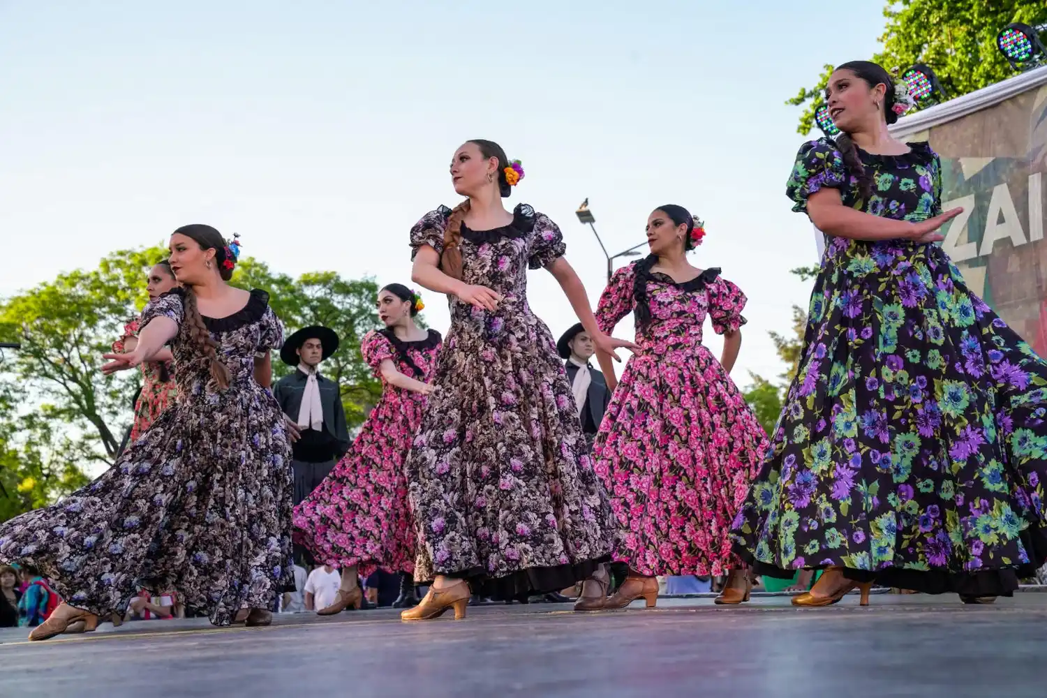 Gala Pre Cosquín en el Teatro Gran Ituzaingó